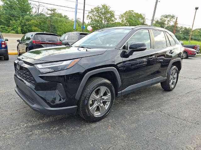 Used 2024 Toyota RAV4 XLE FWD image 3