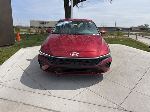 New 2026 Hyundai Elantra SE FWD image 8