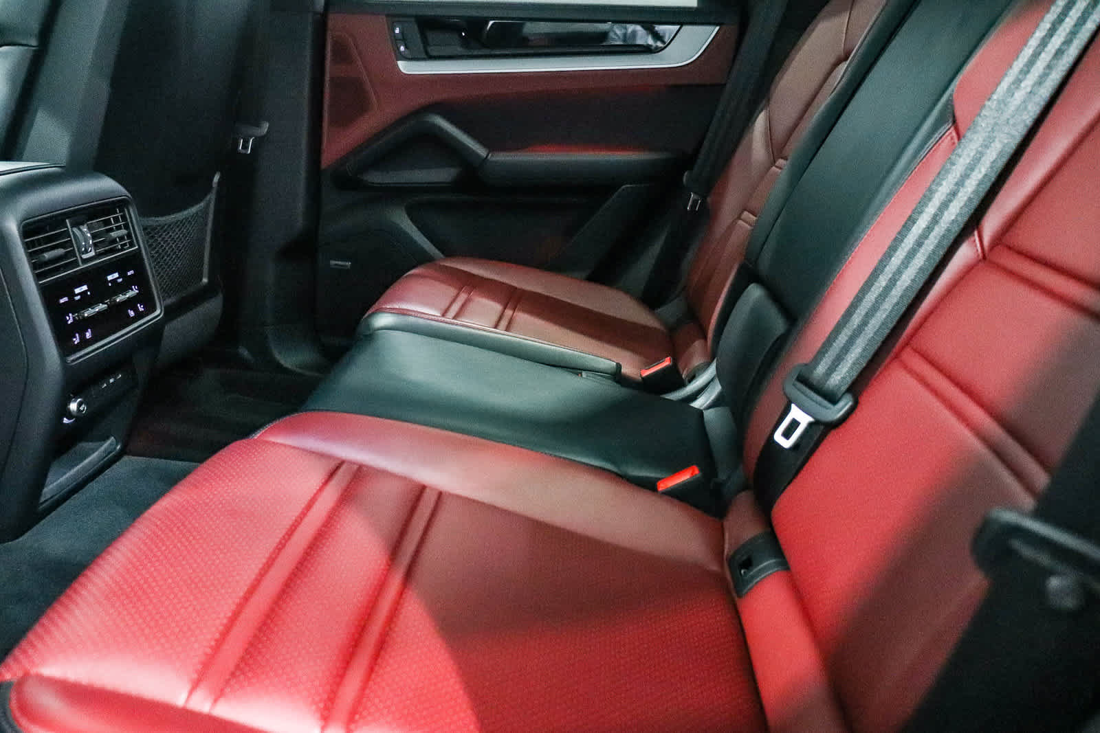 Used 2024 Porsche Cayenne S AWD/4WD image 23