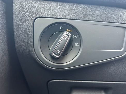 Certified 2023 Volkswagen Tiguan SE R-Line FWD image 19