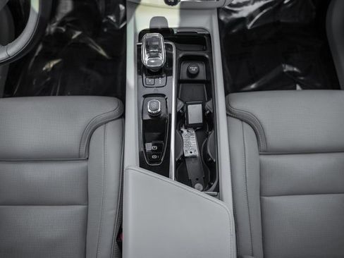 Certified 2023 Volvo XC60 B6 Ultimate w/ Protection Package Premier image 25