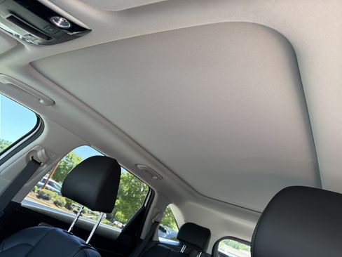 Used 2025 Kia Sorento EX w/ Panoramic Sunroof Package FWD image 16