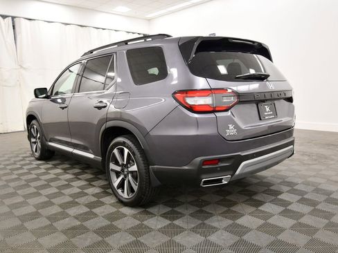 Used 2023 Honda Pilot Touring image 5