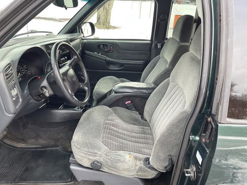 Used 2002 Chevrolet S10 Pickup LS w/ LS Preferred Equipment Group AWD/4WD image 23