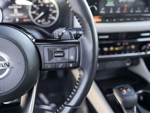 Used 2021 Nissan Rogue SL w/ Premium Package image 16