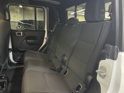 Used 2022 Jeep Gladiator Sport AWD/4WD image 17
