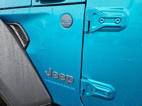 Used 2024 Jeep Wrangler Unlimited image 9