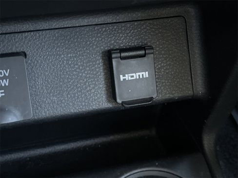 Used 2022 Toyota Sienna Limited image 25