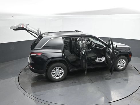 Used 2023 Jeep Grand Cherokee Laredo w/ Luxury Tech Group I AWD/4WD image 48