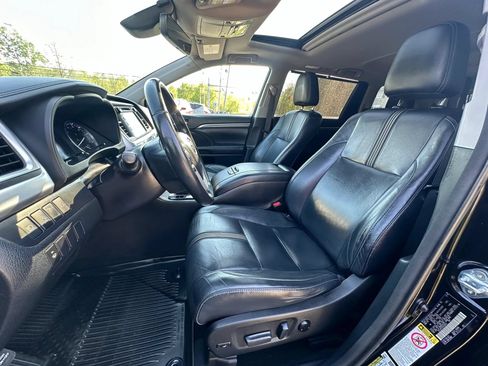 Used 2017 Toyota Highlander SE AWD/4WD image 13