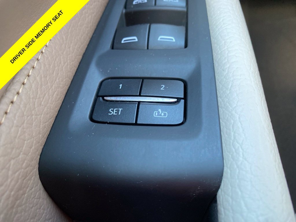 Used 2022 GMC Yukon Denali w/ Denali Ultimate Package AWD/4WD image 24