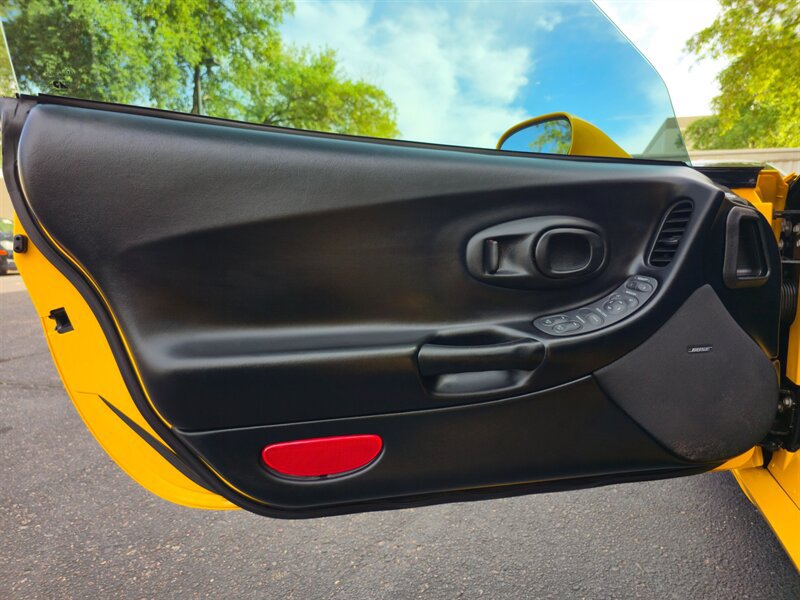 Used 2000 Chevrolet Corvette Convertible w/ Memory Pkg RWD image 15