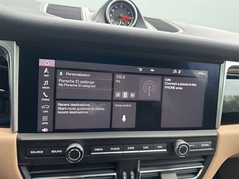 Used 2020 Porsche Macan image 31