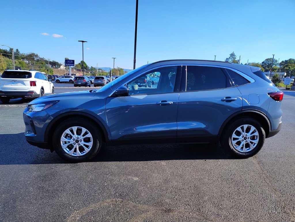 Used 2023 Ford Escape Active w/ Tech Pack #2 FWD image 3