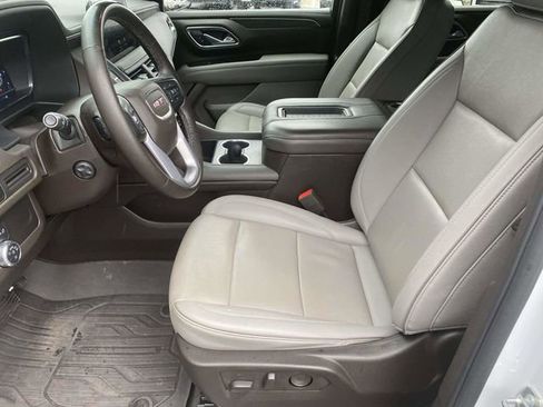 Used 2023 GMC Yukon SLT w/ SLT Luxury Package image 18