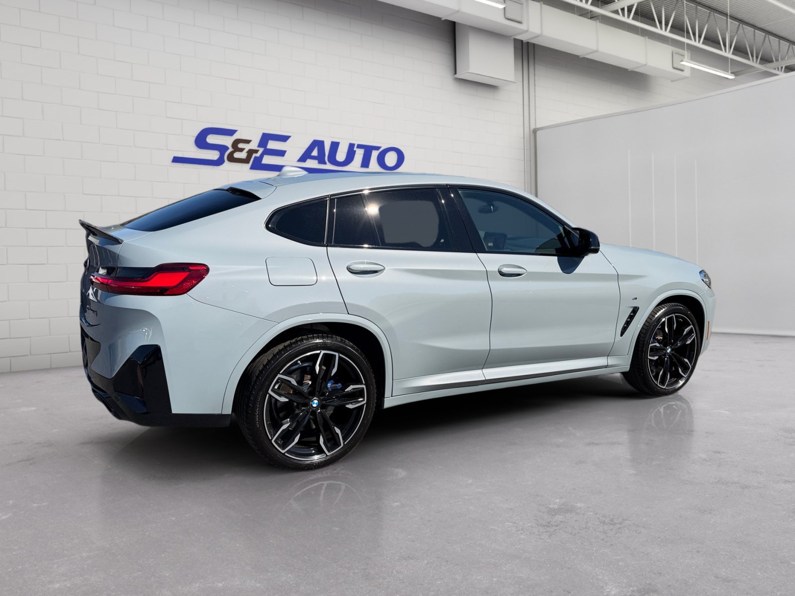 Used 2025 BMW X4 M40i AWD/4WD image 4