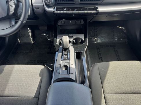 Used 2025 Toyota Prius LE image 39