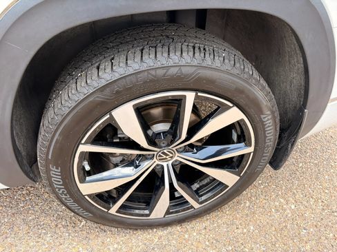 Used 2024 Volkswagen Atlas SEL Premium R-Line AWD/4WD image 19