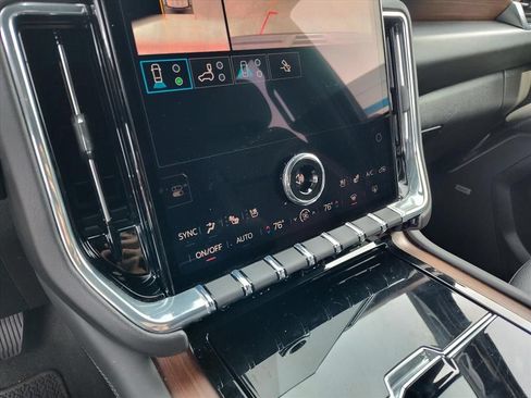 Used 2025 GMC Yukon Denali AWD/4WD image 25