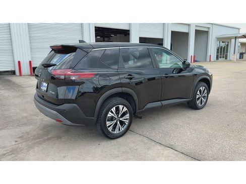 Used 2023 Nissan Rogue SV image 8