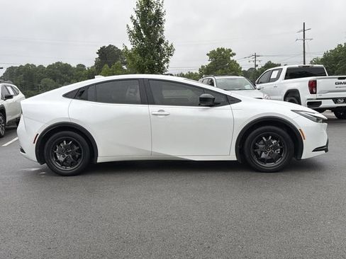 Used 2025 Toyota Prius LE FWD image 2