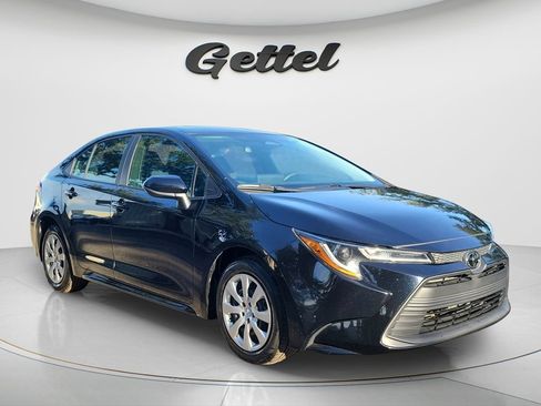 Used 2024 Toyota Corolla LE FWD image 3