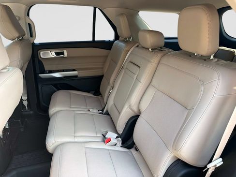 Used 2023 Ford Explorer Limited w/ Limited Technology Package AWD/4WD image 14