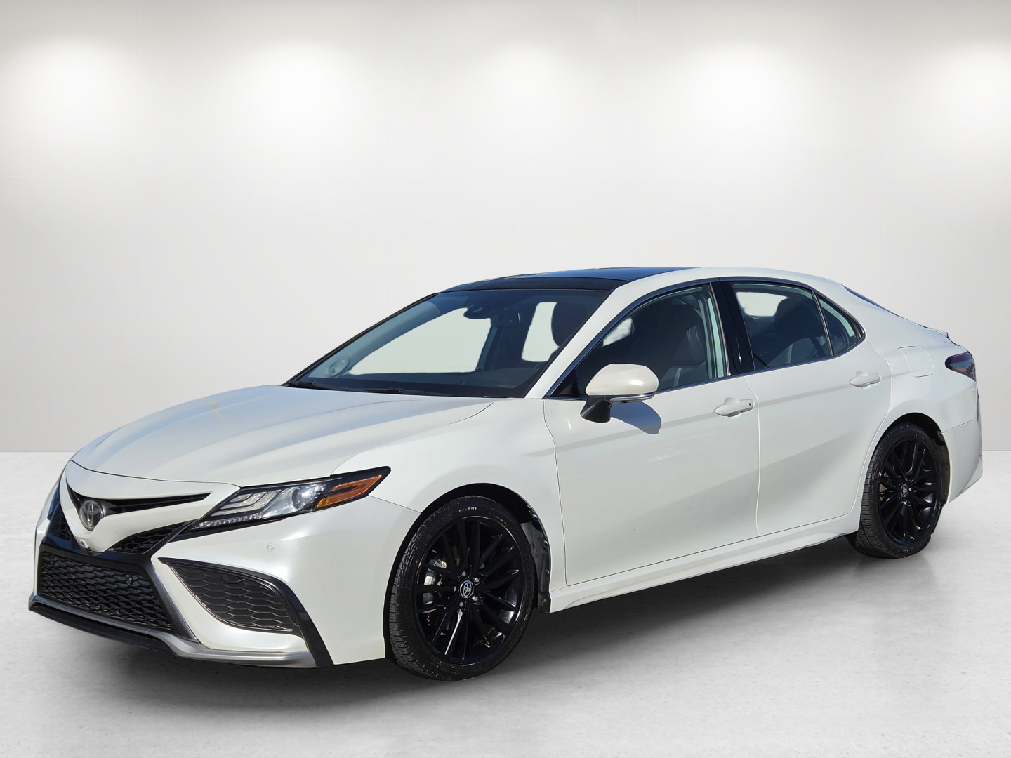 Used 2021 Toyota Camry XSE w/ Navigation Package FWD image 1