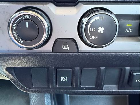 Used 2022 Toyota Tacoma SR image 18