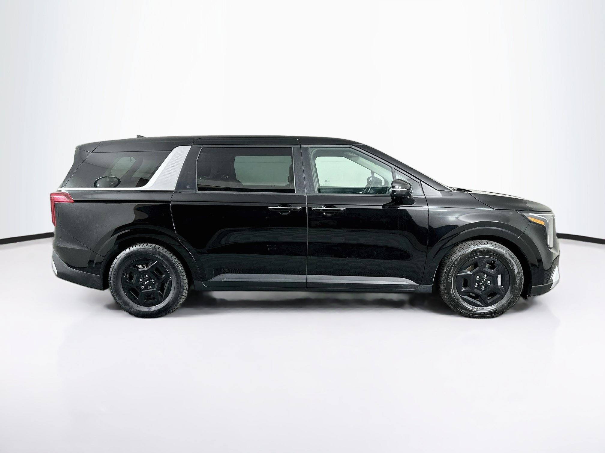 Used 2026 Kia Carnival FWD image 10