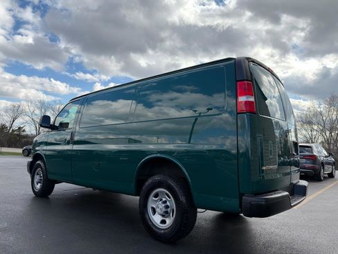Used 2023 Chevrolet Express 3500 w/ Driver Convenience Package image 4