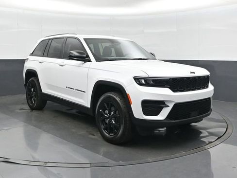 New 2025 Jeep Grand Cherokee Altitude AWD/4WD image 1