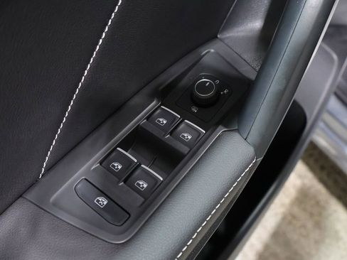 Used 2022 Volkswagen Tiguan SE image 14