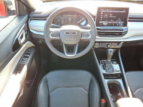 Used 2025 Jeep Compass Limited image 13