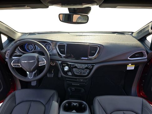 New 2026 Chrysler Pacifica Select image 9
