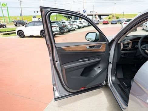 New 2026 Volkswagen Atlas SE FWD image 13