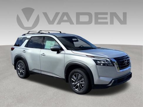 Certified 2025 Nissan Pathfinder SV w/ SV Premium Package FWD image 1