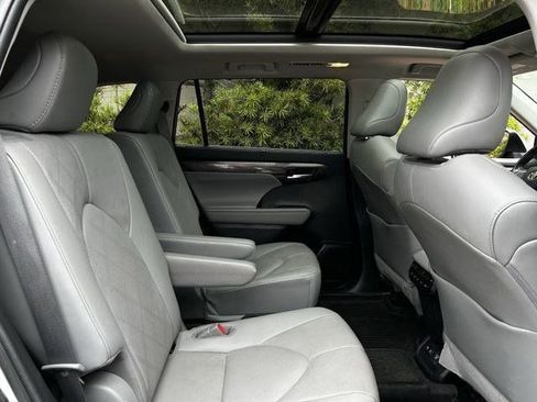 Used 2021 Toyota Highlander Platinum AWD/4WD image 35