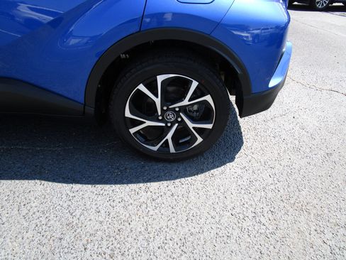 Used 2019 Toyota C-HR Limited image 22