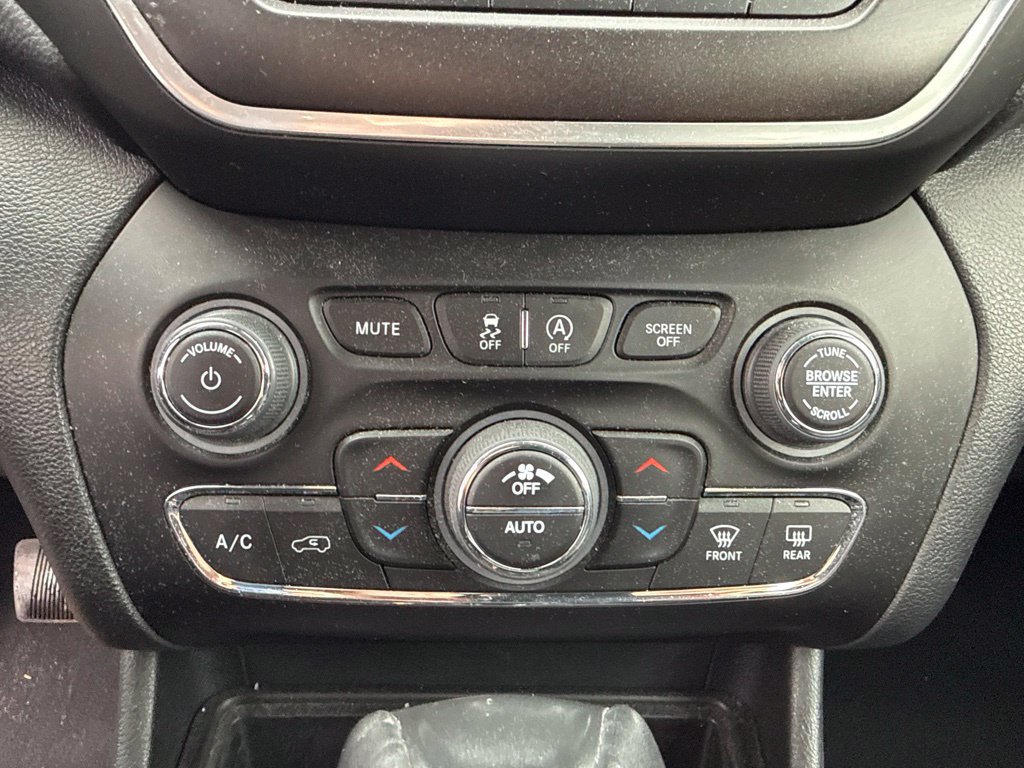 Used 2022 Jeep Cherokee Trailhawk w/ Sound & Nav Group AWD/4WD image 31