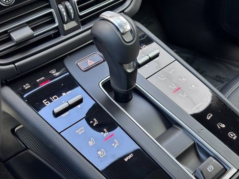 Certified 2026 Porsche Macan image 21