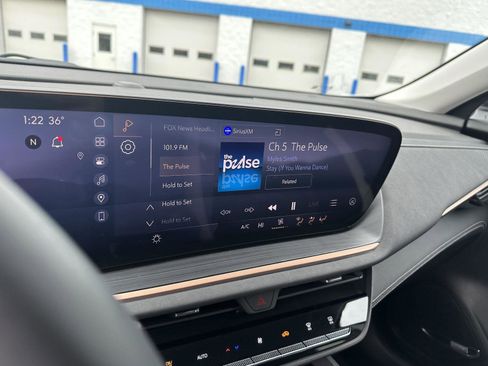 Used 2025 Buick Envision Sport Touring image 29