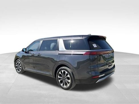 Used 2024 Kia Carnival EX FWD image 5