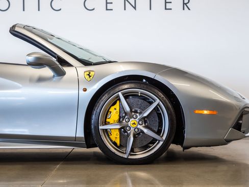 Used 2018 Ferrari 488 Spider RWD image 19