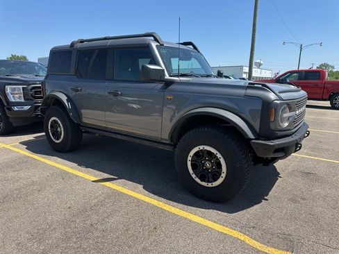 Used 2022 Ford Bronco Badlands w/ Sasquatch Package AWD/4WD image 5