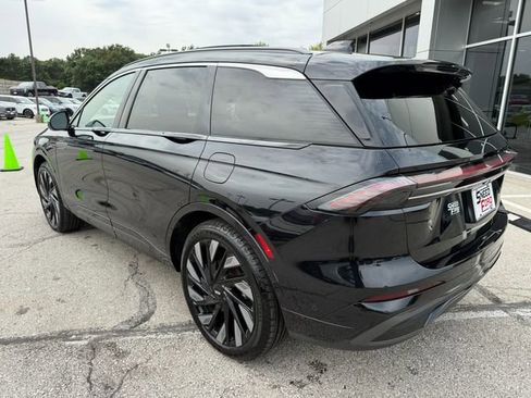 Used 2024 Lincoln Nautilus Black Label w/ Jet Appearance Package (87T) image 5