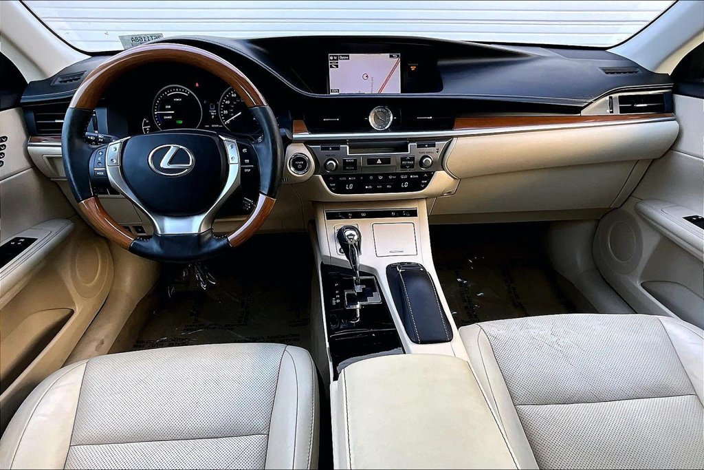 Used 2015 Lexus ES 300h w/ Navigation System Package FWD image 7