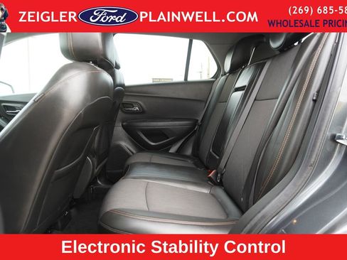 Used 2018 Chevrolet Trax LT w/ LT Convenience Package image 11