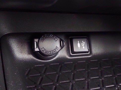 Used 2019 Toyota RAV4 XLE w/ Carpet Mat Package image 24