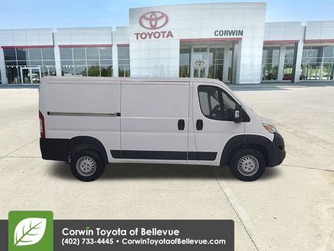 Used 2025 RAM ProMaster 2500 w/ Convenience Group FWD image 2